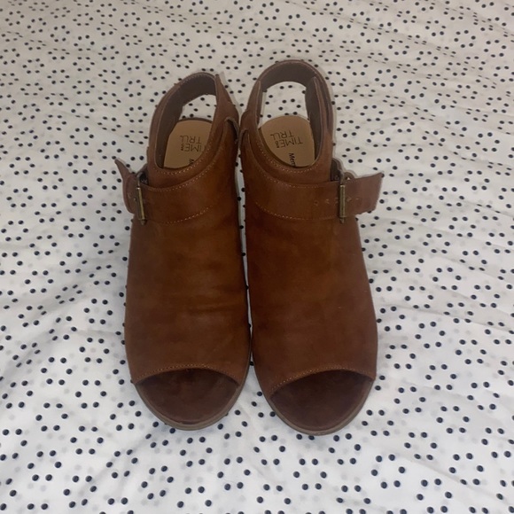 Time and Tru Women’s Heels - Picture 2 of 7